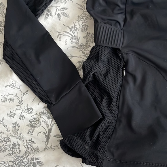 NWT Fabletics Rosalia Performance Jacket - Picture 10 of 11